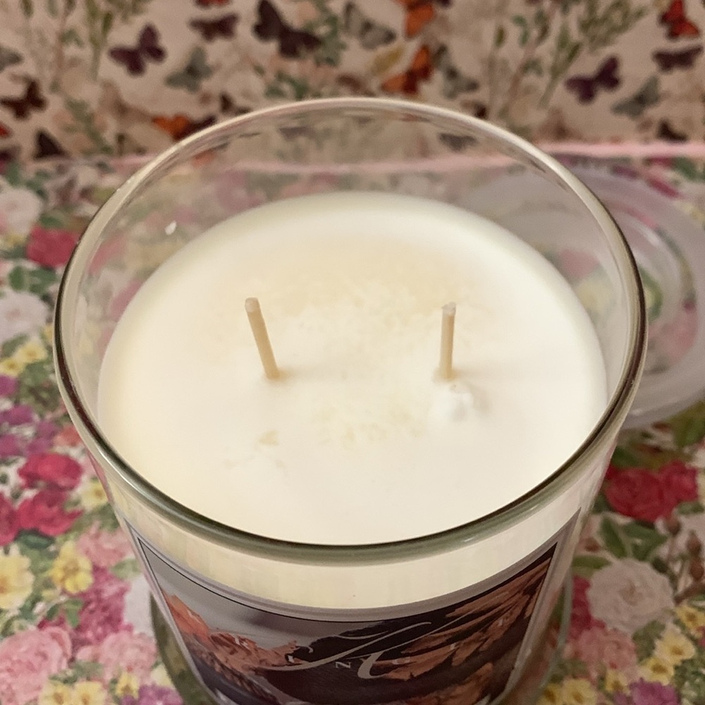 Kringle knitted cashmere 2 wicks soy wax candle 14.5oz - Picture 3 of 4